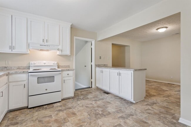 Building Photo - 4BR | 2 Full Baths | Downtown Newport News