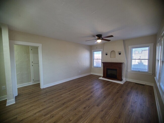 Building Photo - Action Properties R.E.S. Inc offering Central Roseville 2 Bed, 1bath  Carport Parking, Large yard...