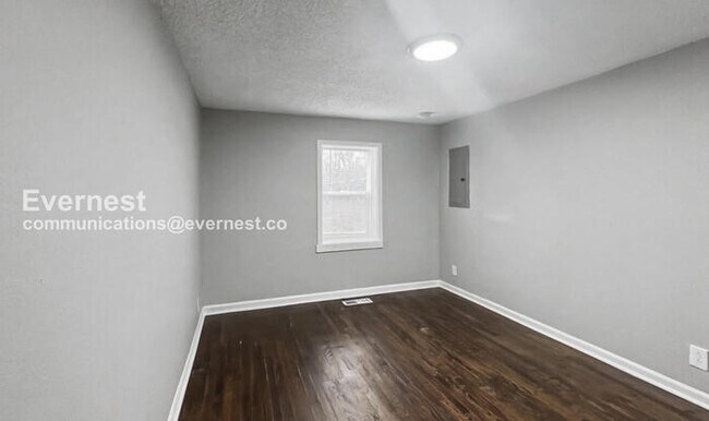 Building Photo - Spacious 3-Bedroom Home with Deck and Modern Appliances