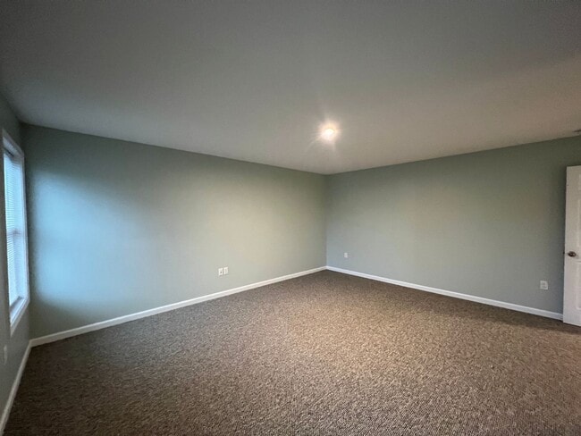 Building Photo - 723 Eastgate Pl