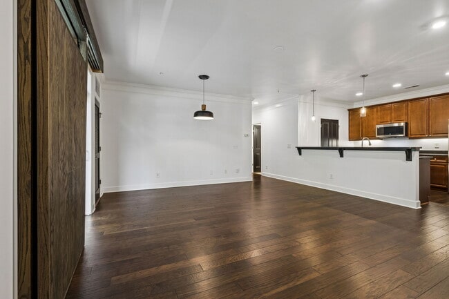 Building Photo - 3100 W End Cir