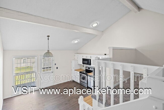 Building Photo - 530 SE Hampton St