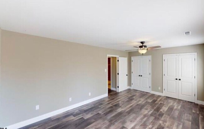 Building Photo - 750 E Fishers Creek Rd