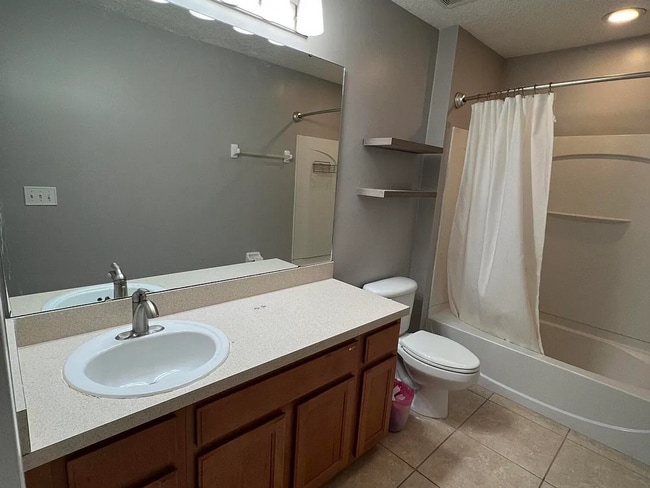 Building Photo - 6 Bedrooms 4 Bathroom 1672 Hammock Grove Lane