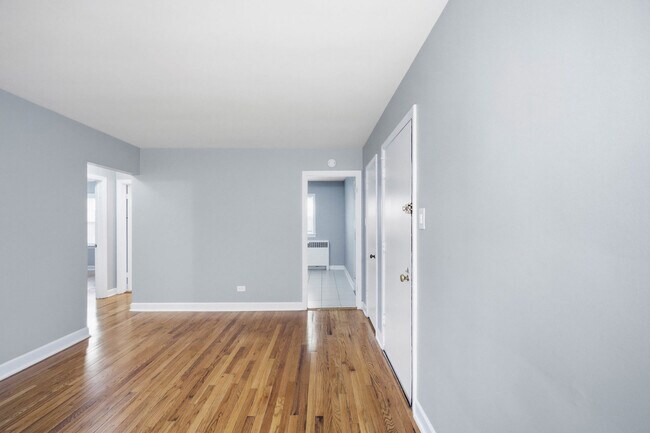 Building Photo - 7524 N Ridge Blvd