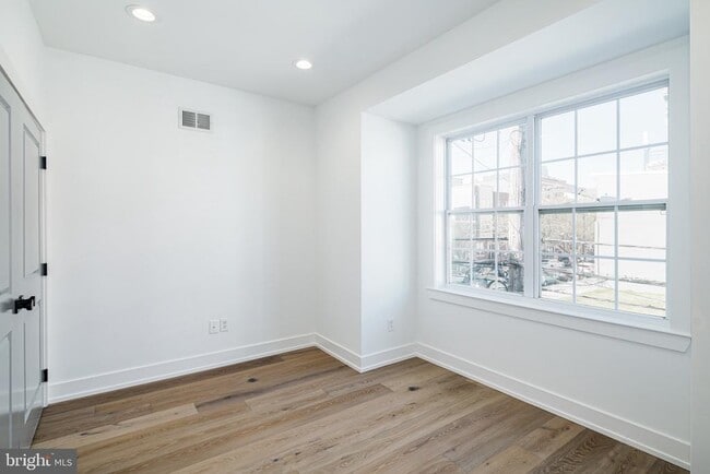 Building Photo - 1532 Catharine St