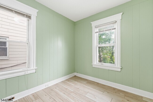 Building Photo - 51 Edgar St