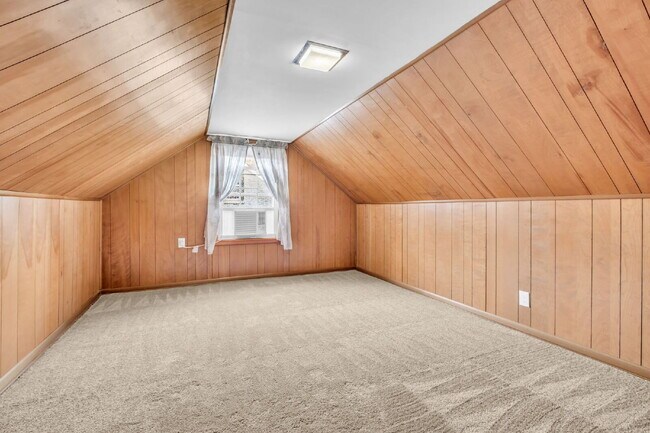 Building Photo - 3 Bedroom/ 2 Bathroom in Rosebank!