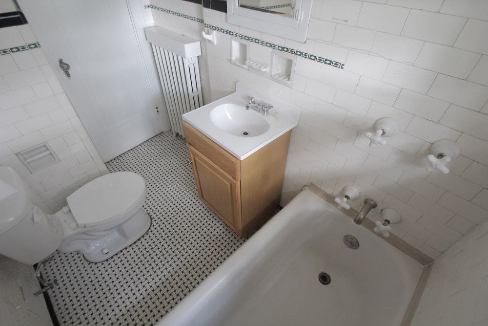 Building Photo - 8003 St Lawrence Ave