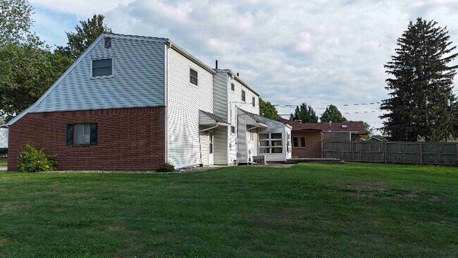 Building Photo - 452 S Yarrow St