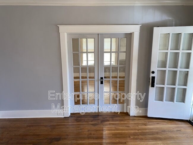 Building Photo - 414 N Willett St