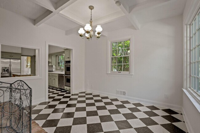 Building Photo - 4925 Weaver Terrace NW