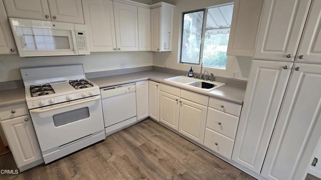 Building Photo - 1489 N Altadena Dr