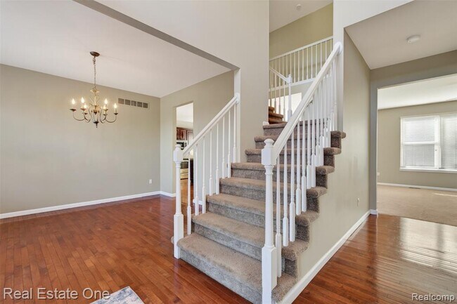 Building Photo - 699 Bay Pointe Dr
