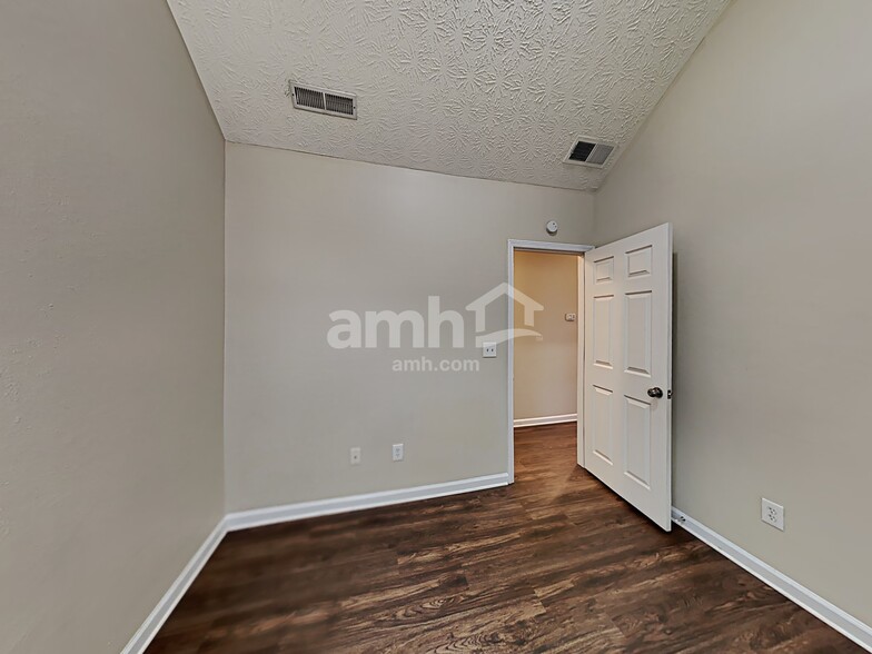 Building Photo - 1130 Saint Phillips Ct