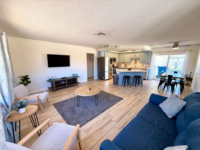 Building Photo - Charming 3BR Home w/ River Views, Open Floor Plan & Island Kitchen- Available Now!