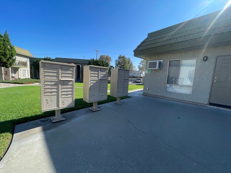 Building Photo - Canyon Villa