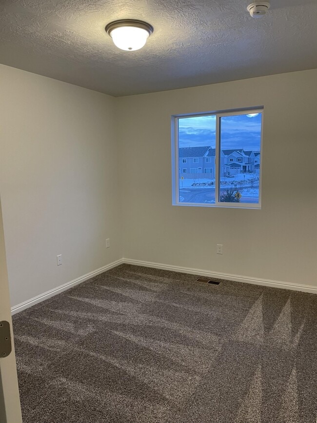 Building Photo - 15135 S Reins Way