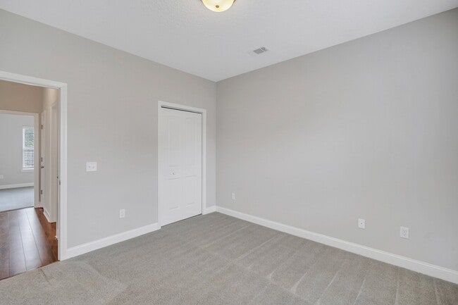 Building Photo - 486 Thorp Circle