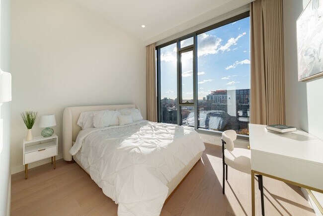 Building Photo - 35-32 Leavitt St