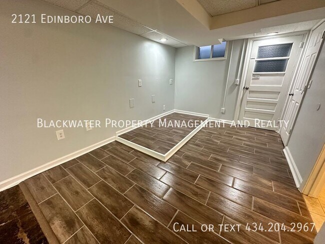 Building Photo - Move In Special! 1/2 Off First Full Month'...