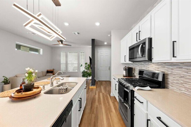 Building Photo - 8013 Mellencamp Dr
