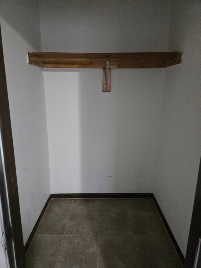 Building Photo - 3 BR/1.5 BA - Kansas City, KS