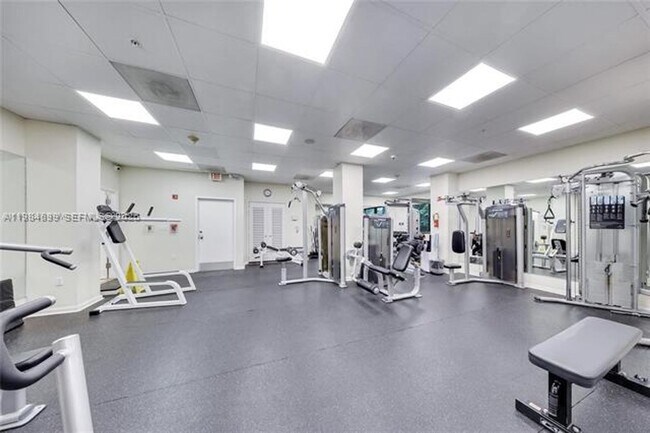 Building Photo - 2333 Brickell Ave