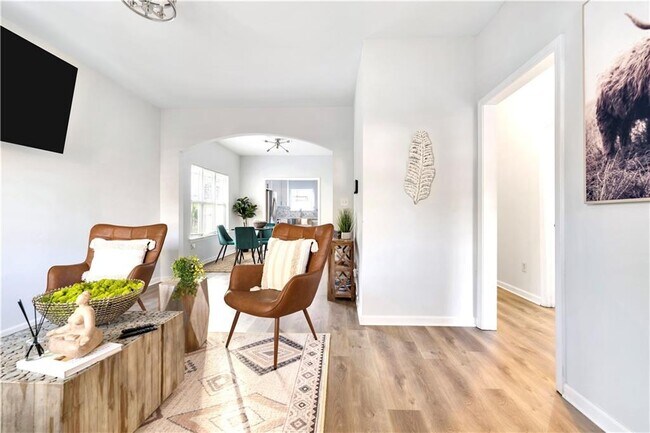 Building Photo - 56 Holly Rd NW