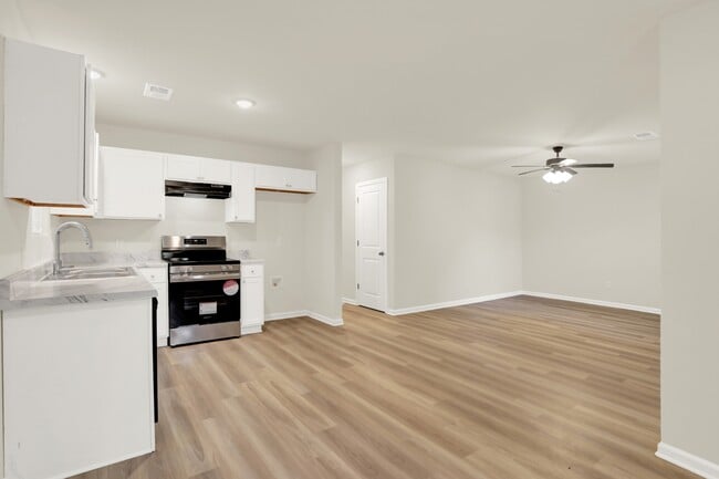 Building Photo - 3281 Madewell St