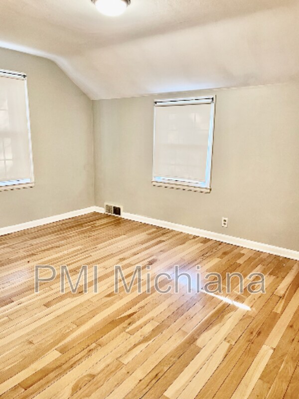 Building Photo - 1311 E Monroe St