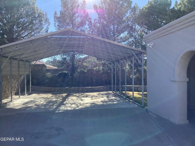 Building Photo - 305 Cloud Song E