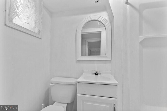 Building Photo - 633 Walker Ave
