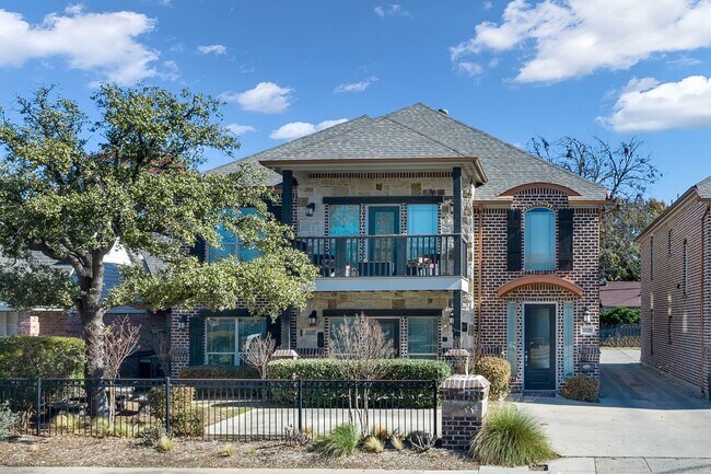 Primary Photo - * MOVE IN SUMMER 7/19/2027 * 5 Bed 3 Bath ...