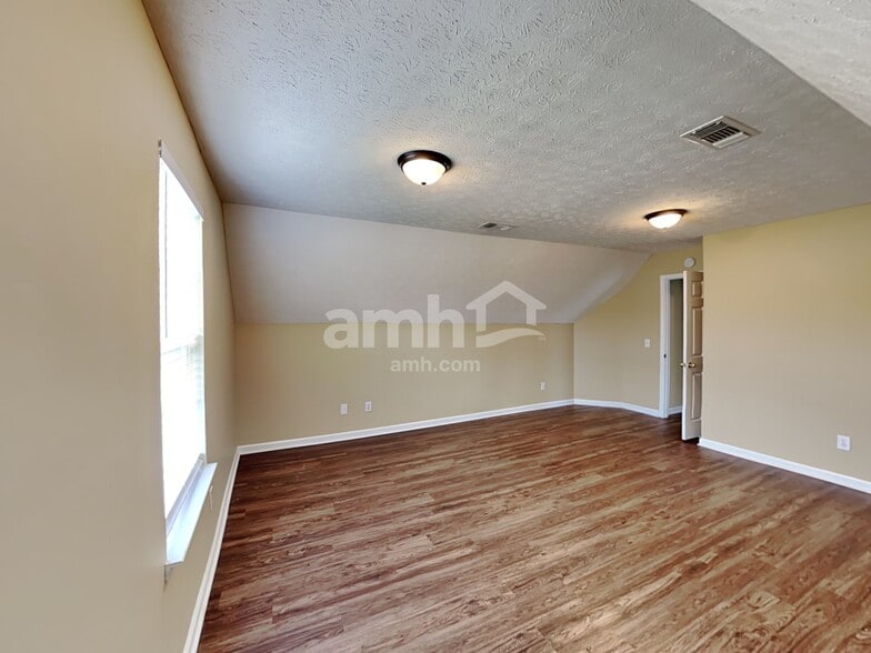 Building Photo - 1617 E Blairmont Dr