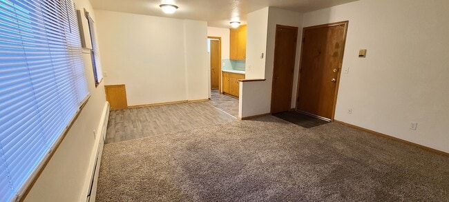 Building Photo - 990 Lynde Dr NE