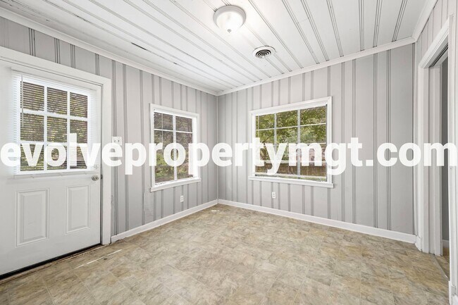 Building Photo - Hidden Collierville Gem on 1 ACRE!
