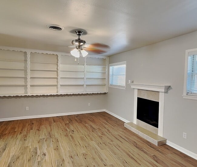 Building Photo - Adorable One-Story Brick Home in East Green Hill, Fort Worth! $500 off the first full month's ren...