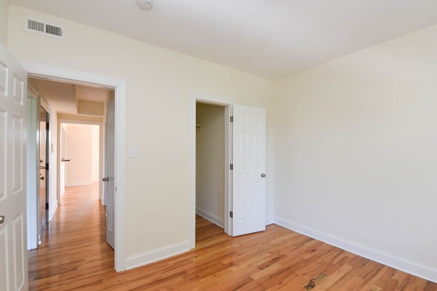 Building Photo - 3909 N Janssen Ave