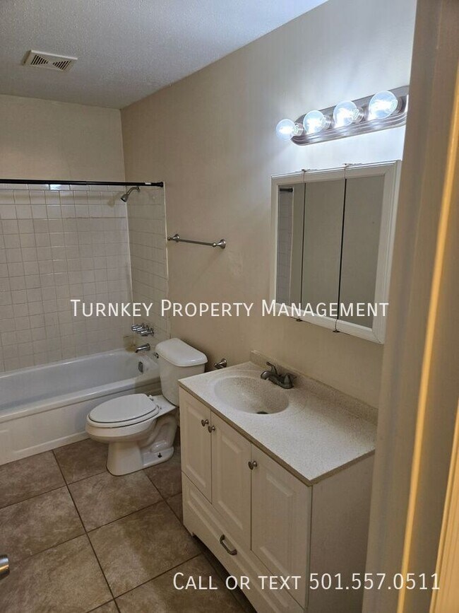 Building Photo - 1705 Sanford Dr