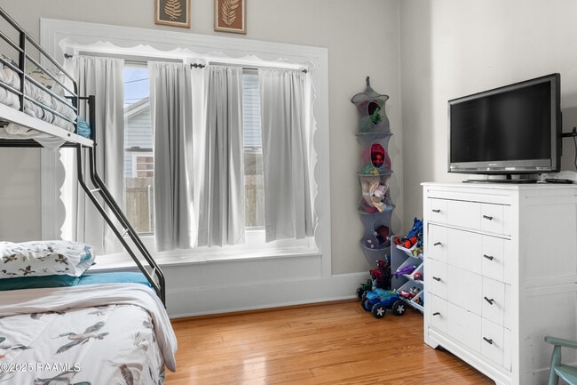 Building Photo - 501 Daspit St