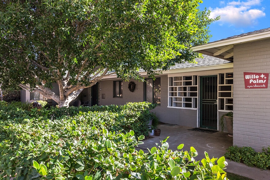 Building Photo - 543 W Coronado Rd