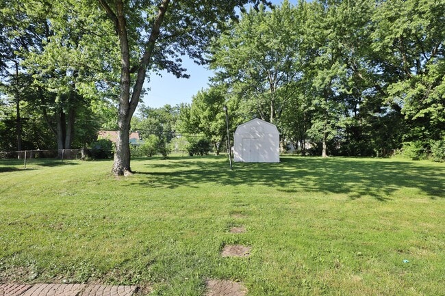Building Photo - 601 Daventry Ln