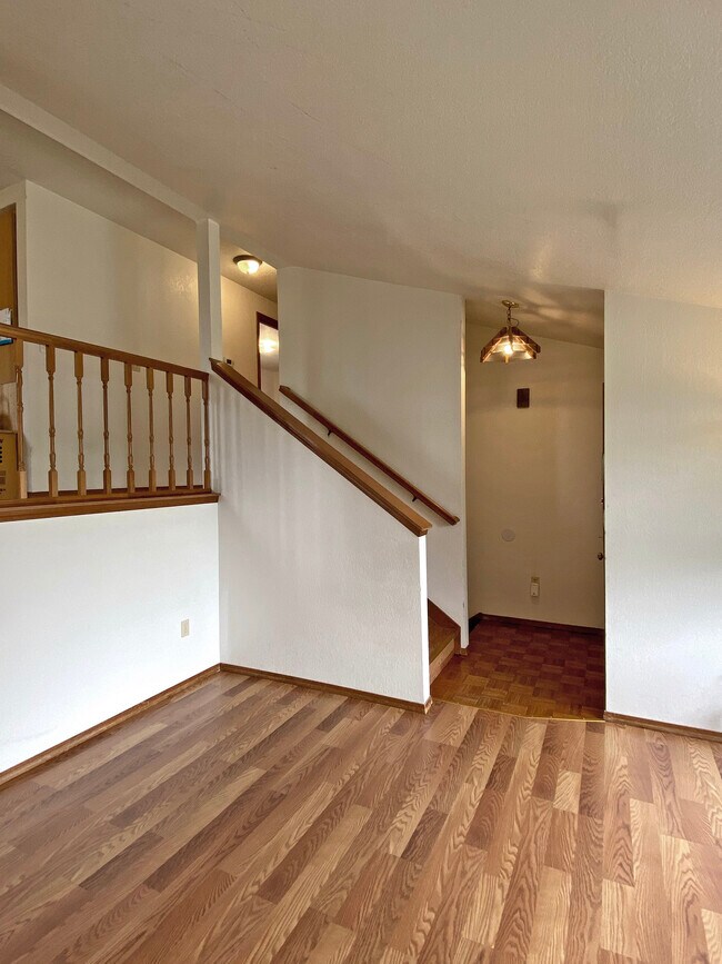 Building Photo - 835 S 76th St