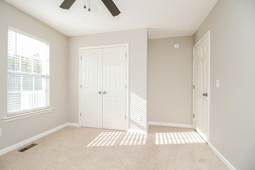 Building Photo - 2055 Gardendale Dr