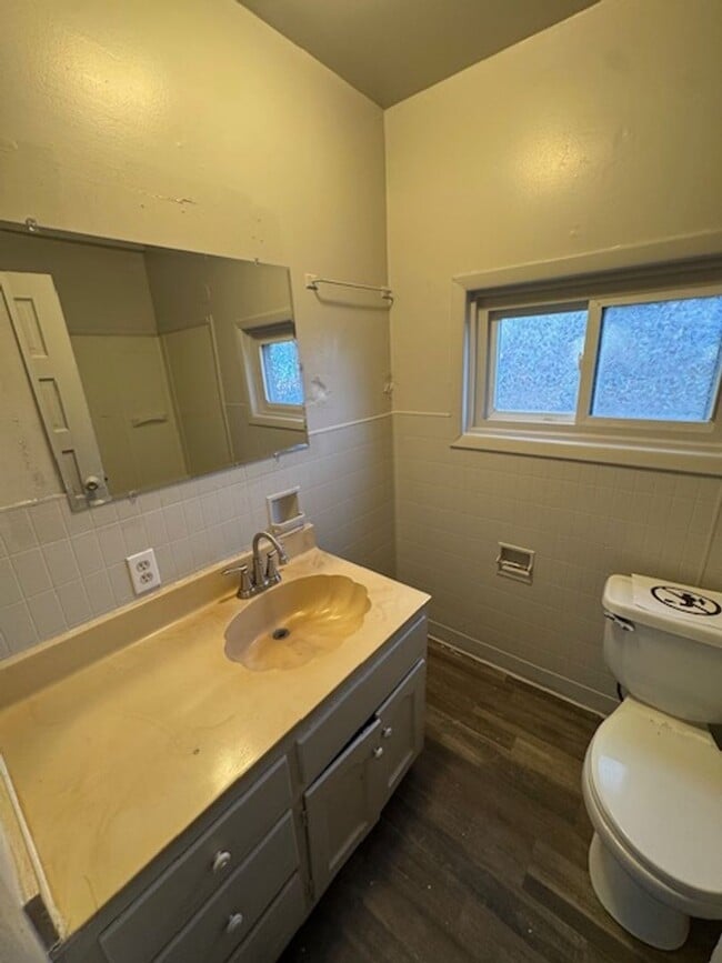 Building Photo - 1408 Eckart St