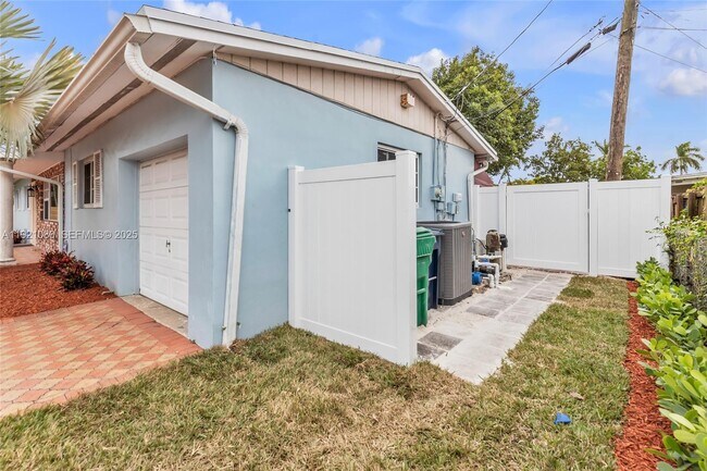 Building Photo - 9400 SW 193rd Dr