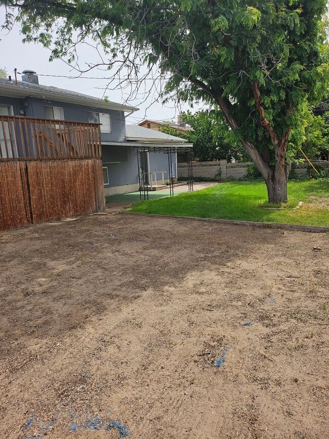 Building Photo - ALL PROSPECTIVE TENANTS MUST SUBMIT A $58 NON-REFUNDABLE APPLICATION FEE PER APPLICANT ONLINE AND...