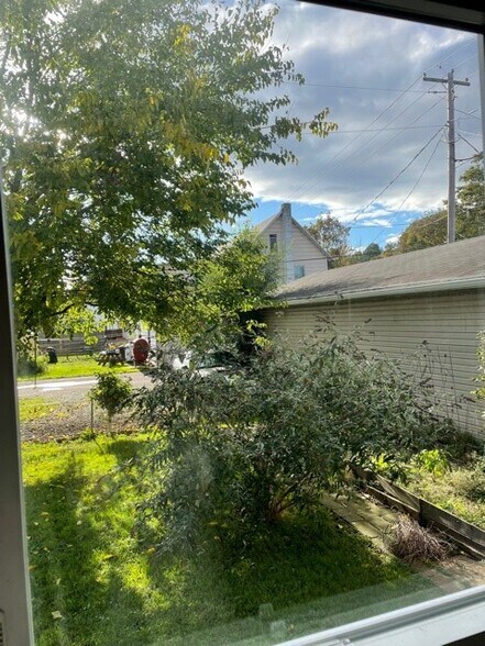 side yard/off street parking lot - 532 W 1st St