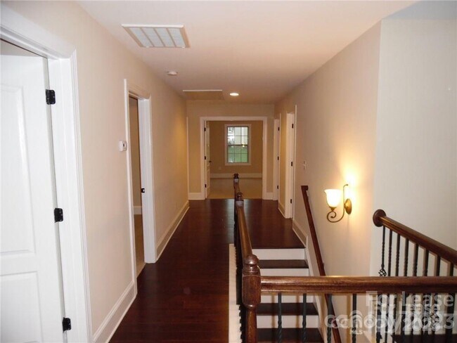 Building Photo - 117 Elmrich Ct